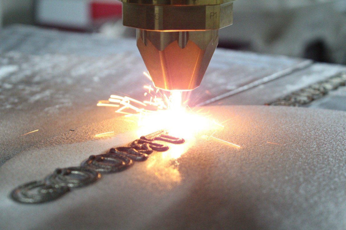 Laser cladding bead tracks