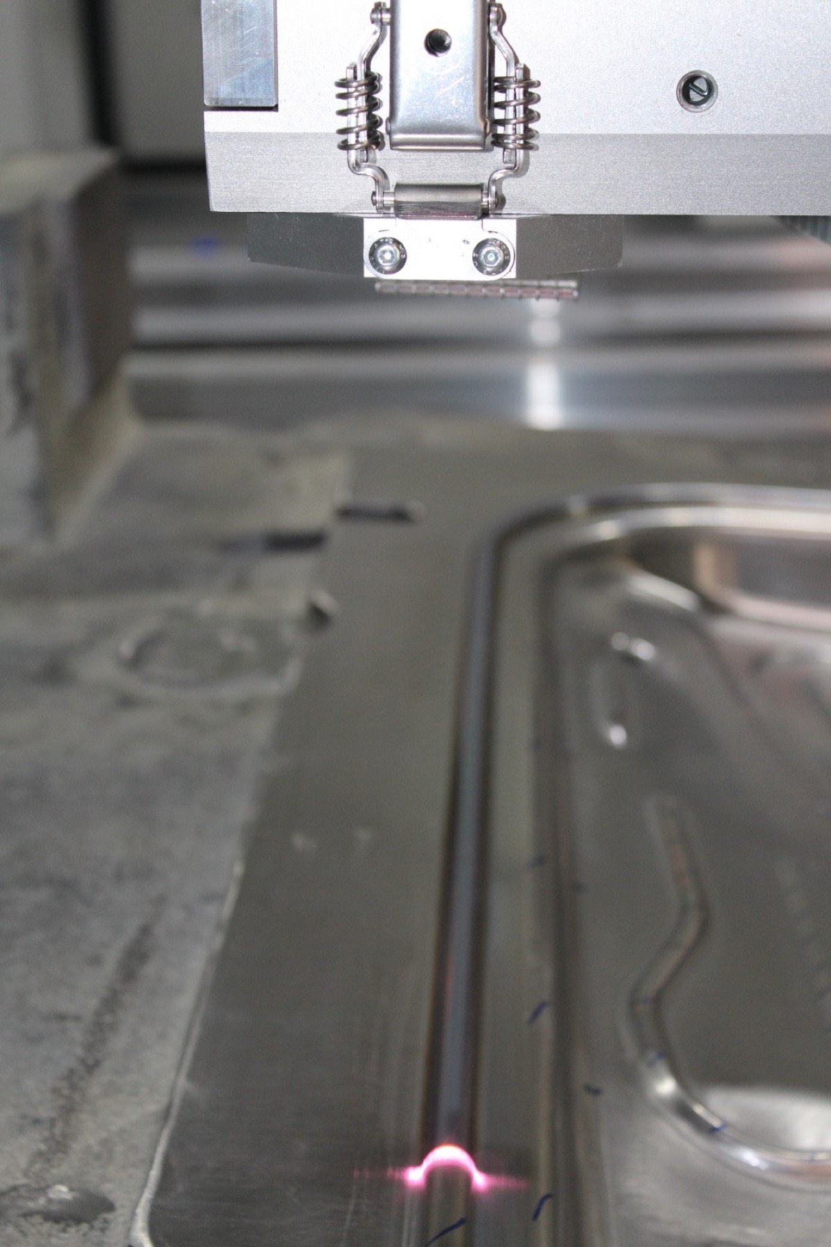 Laser tracking on complex die geometry